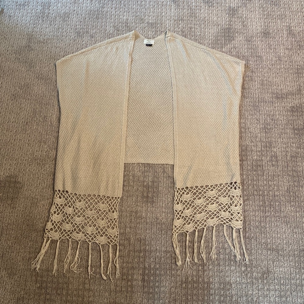 EUC David and Young shawl/cover O/S